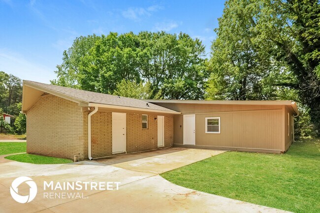 Building Photo - 1800 Beechwood Blvd NW