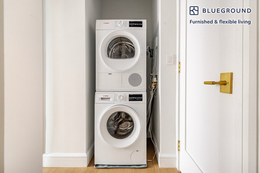 Building Photo - 244 W 72nd St