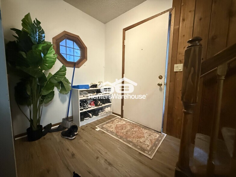 Building Photo - 1514 N Timber Rdg