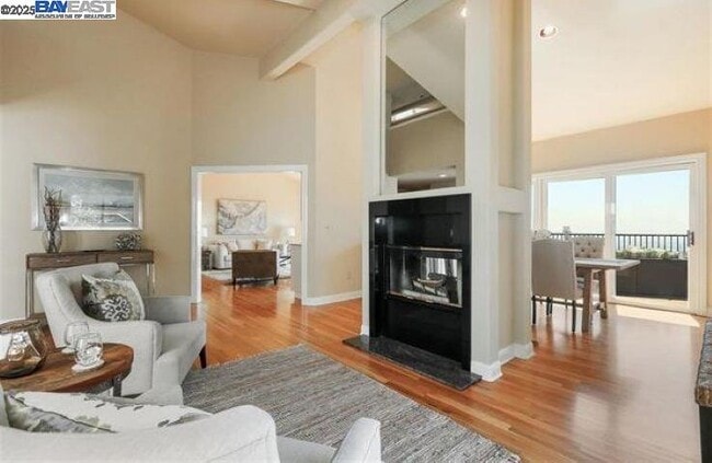 Building Photo - 1838 Grand View Dr