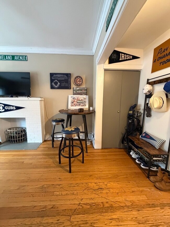 Building Photo - 3720 N Sheffield Ave