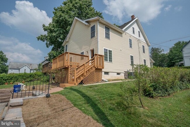 Building Photo - 231 Plant Ave