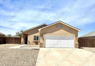 Building Photo - Beautiful 3 bedroom 2 bath