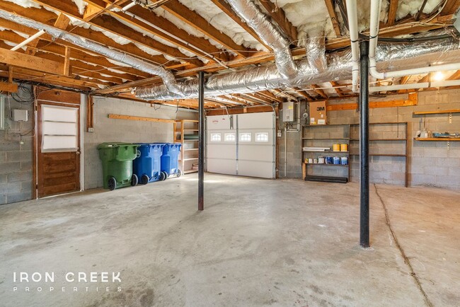 Building Photo - Adorable 3-Bedroom House in West Asheville