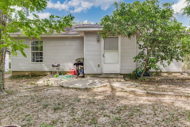 Building Photo - Move-in ready 3-bedroom, 1-bath cottage