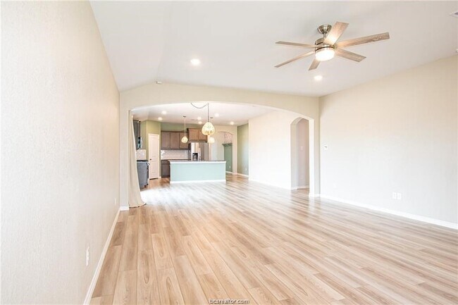 Building Photo - 6375 Darlington Ave