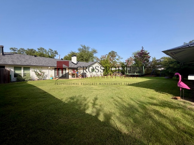 Building Photo - Recently remodeled South Tyler Home with Mother in Law Suite