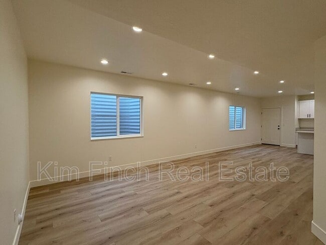 Building Photo - 202 N 910 E