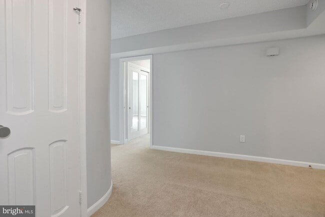 Building Photo - 1101 S Arlington Ridge Rd