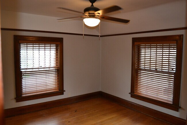 Building Photo - Historic Downtown Single Family Home for R...