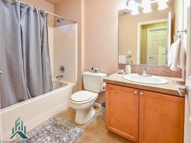 Building Photo - 3511 SE Midvale Dr