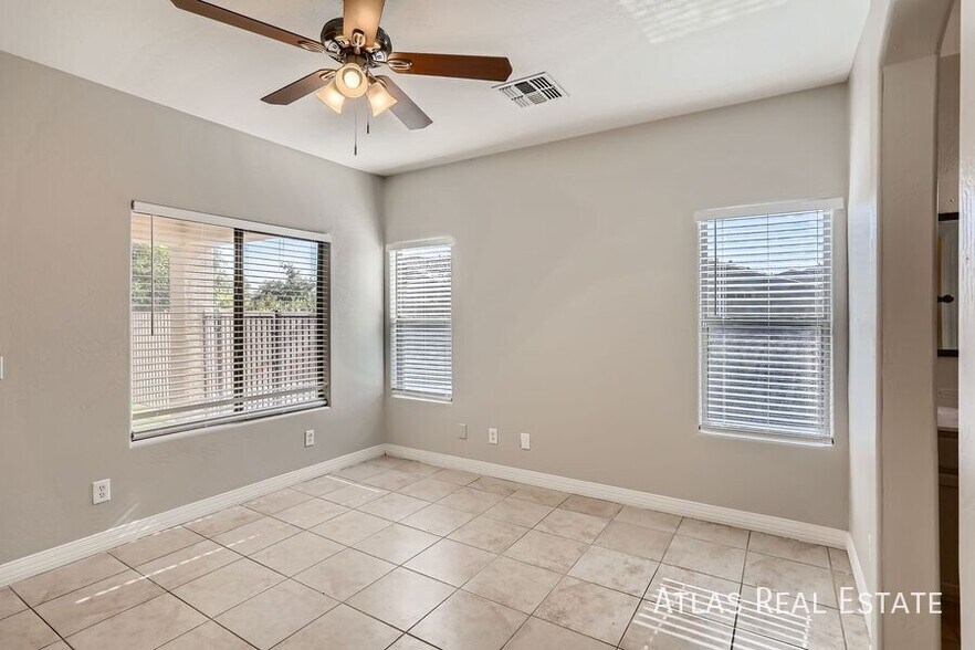 Building Photo - 13723 W Maui Ln