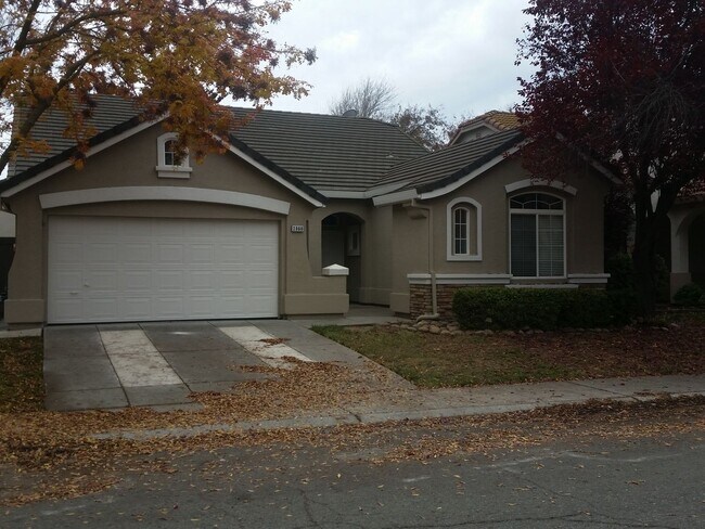 Building Photo - Spacious 4-Bedroom Home in a Great Neighborhood!