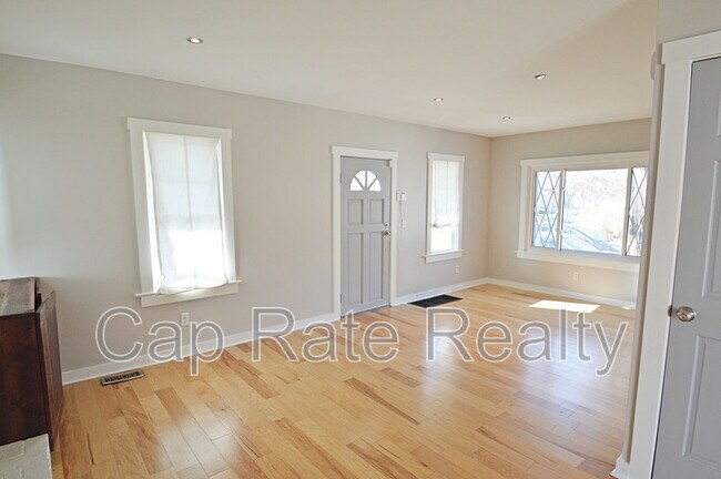 Building Photo - 216 Cherrington Rd