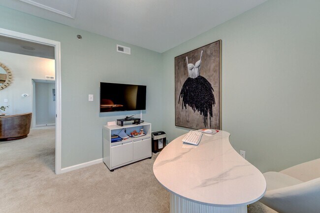 Building Photo - Tastefully updated 2-bedroom, 2-bath condo