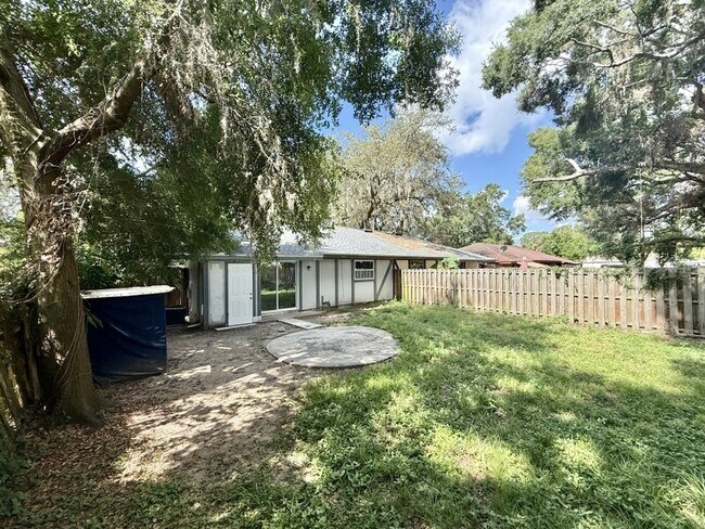 Building Photo - 1337 Eagleview Dr