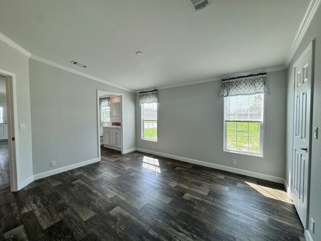 Building Photo - 10796 SW 32nd Ave