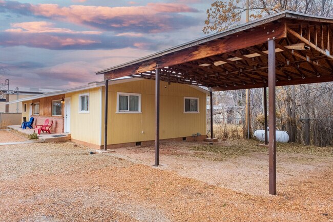 Building Photo - 170 E 100 N