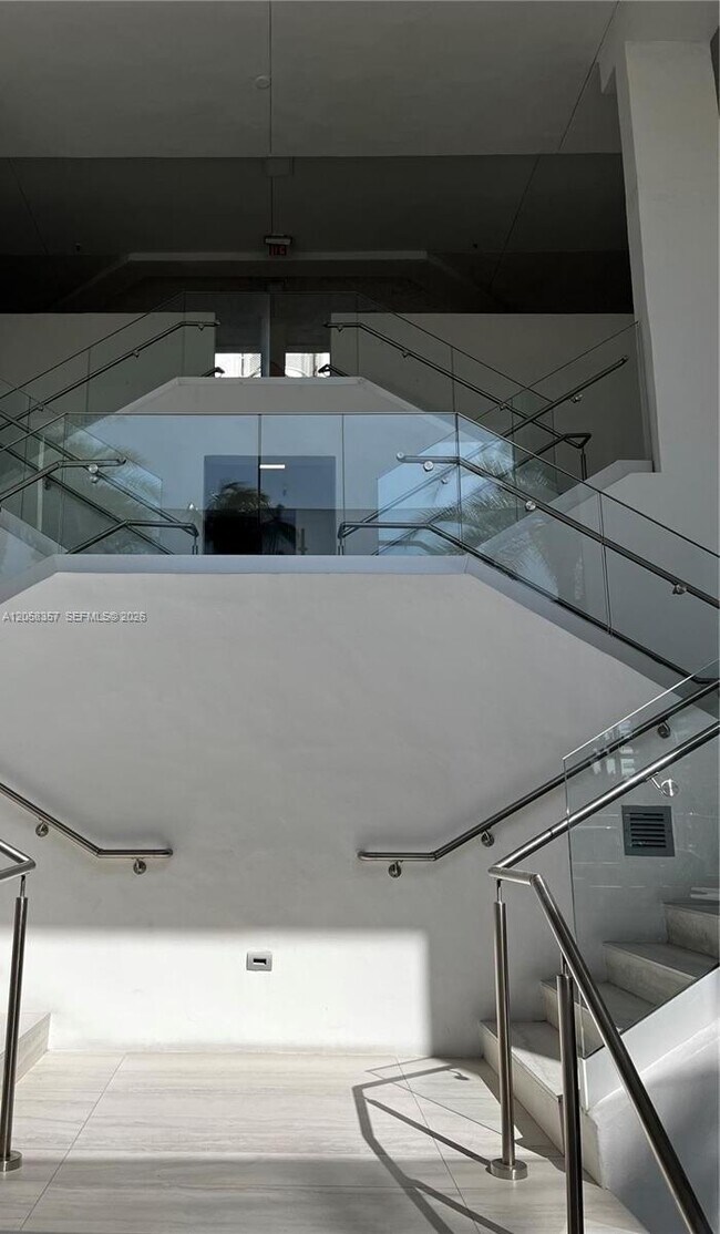 Building Photo - 1701 Sunset Harbour Dr