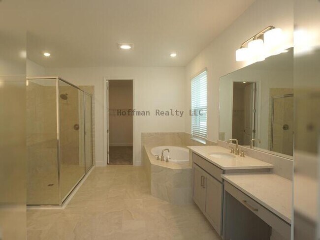 Building Photo - Stunning 5-Bedroom Lakeview Home in River Landing, Wesley Chapel