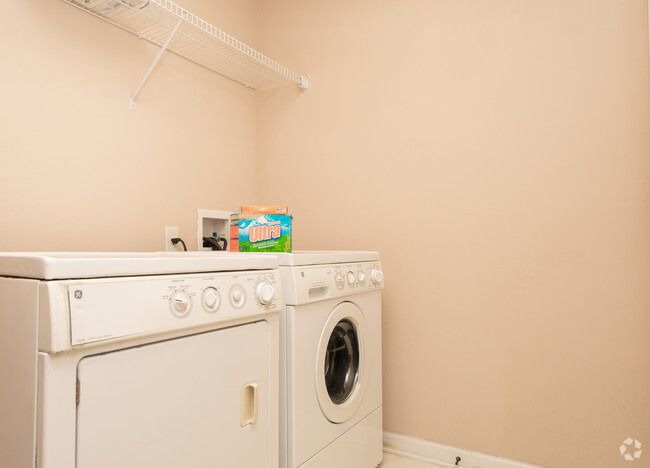 2BR, 2BA - 1,087 SF - Chapel Run