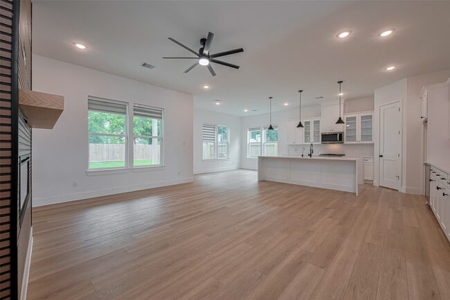 Building Photo - 2532 Wall St