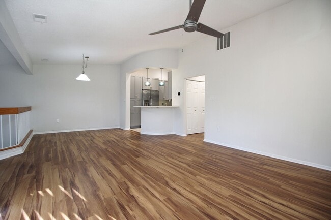 Building Photo - 1956 Villaridge Dr