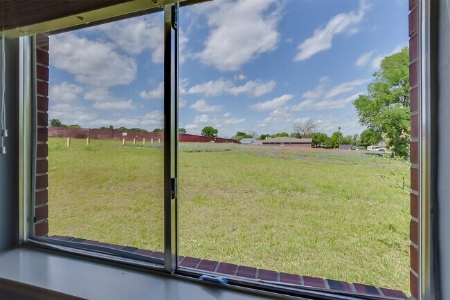 Building Photo - 855 Lake View Dr