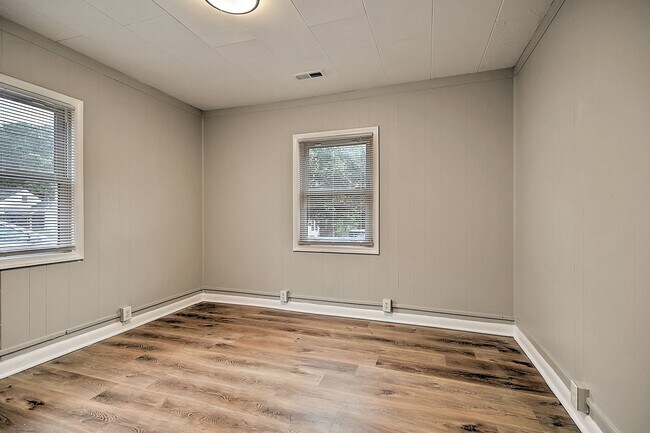 Building Photo - 1712 Oaklawn St