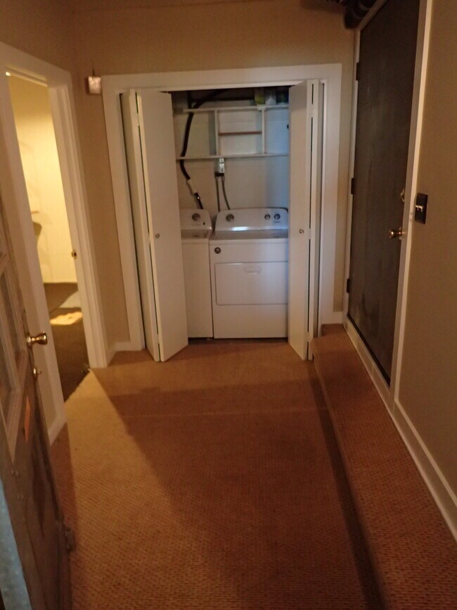 Building Photo - 719 Rhode Island St