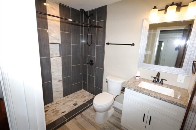 Building Photo - 2427 Droxford Dr