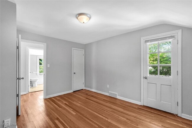 Building Photo - 1130 Haselton Rd