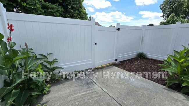 Building Photo - 134 Forthview Way