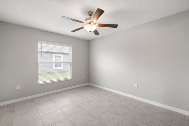 Building Photo - LIKE NEW Home for Rent in Creek Preserve!