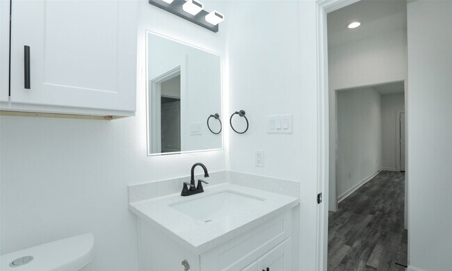 Building Photo - 9315 Ashville Dr