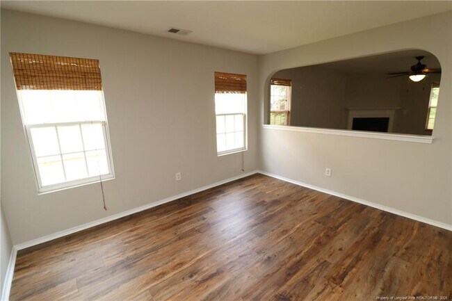 Building Photo - 5 Bellmore Ct