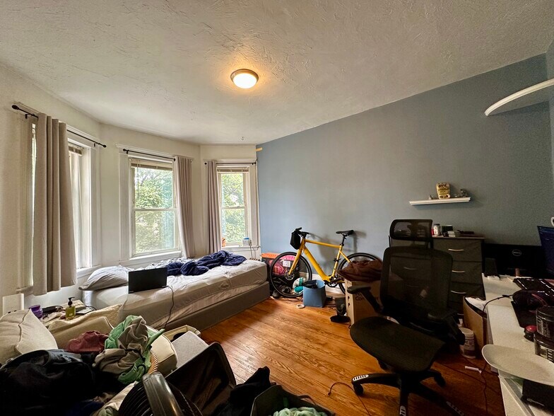 Primary Photo - 4 Litchfield St