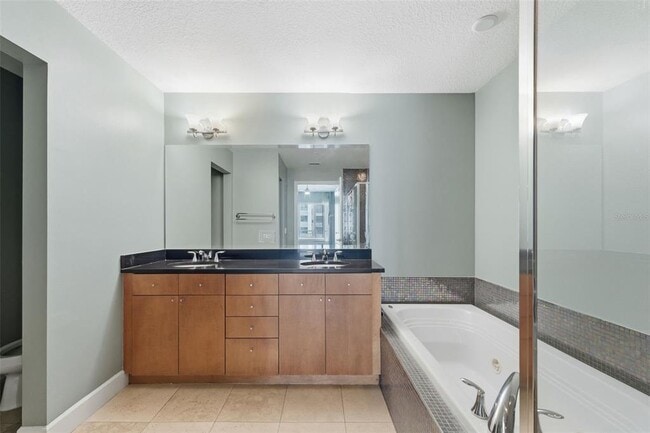 Building Photo - 100 S Eola Dr