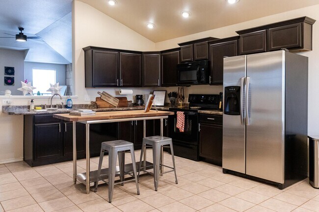 Building Photo - 5725 110th St