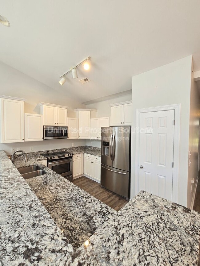 Building Photo - 339 Monlandil Dr