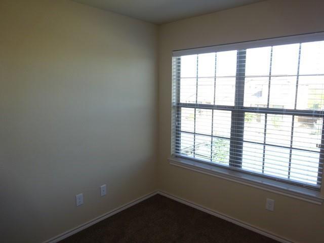 Building Photo - 160 Creekside Villa Dr