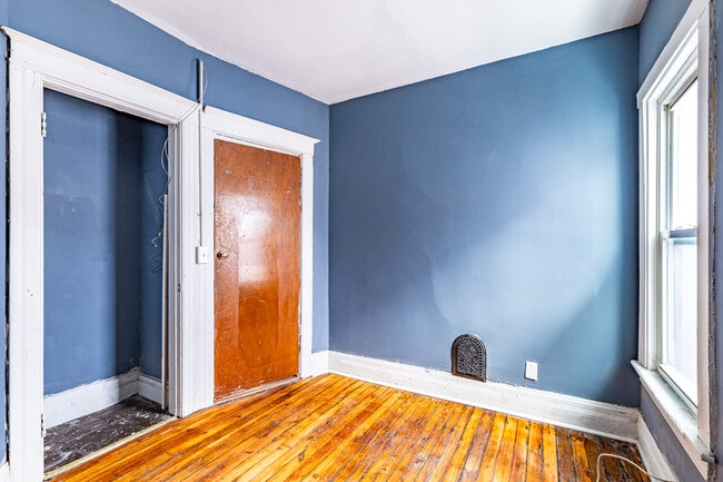 Building Photo - 292 Reynolds St