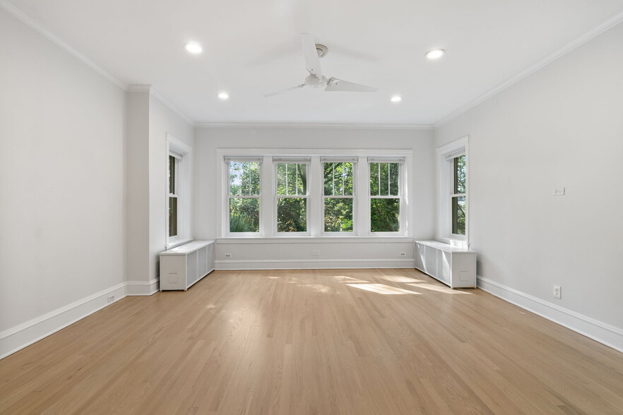 living room - 1031 Wesley Ave