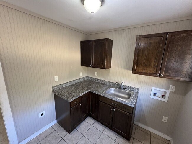 Building Photo - Cozy Brick Home with Covered Parking – Denova St.