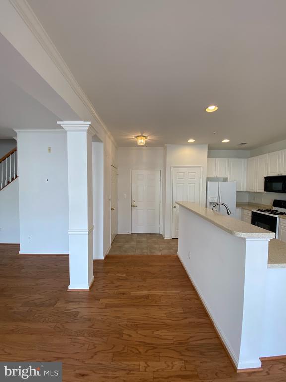 Building Photo - 2663 Manhattan Pl