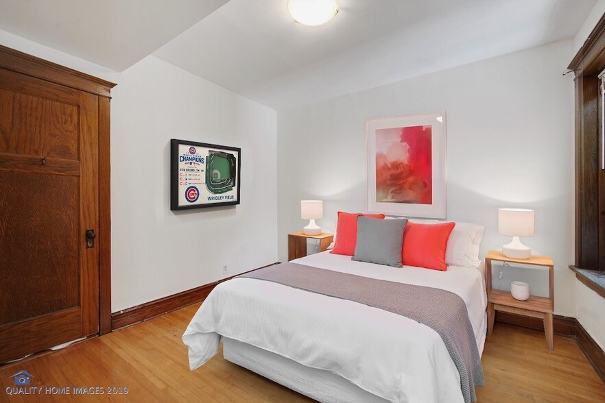 Building Photo - 2774 N Kenmore Ave