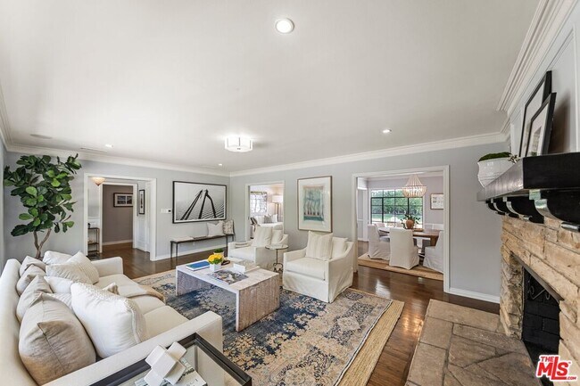 Building Photo - 2107 Coldwater Canyon Dr