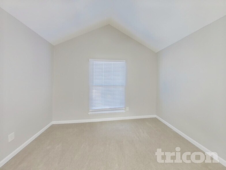 Building Photo - 236 Independence Dr