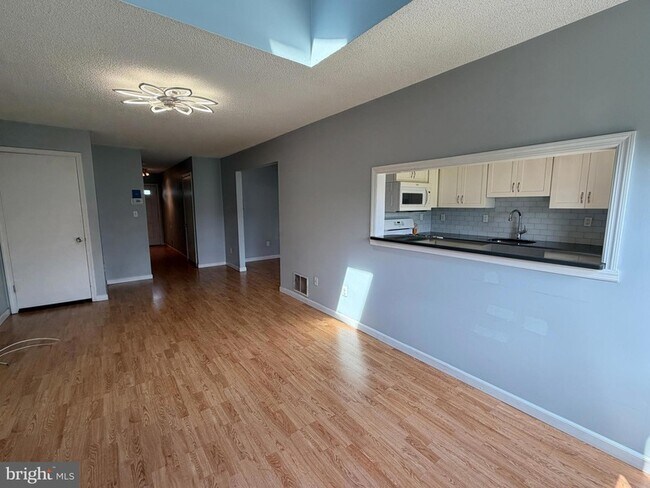 Building Photo - 99 Brookview Cir