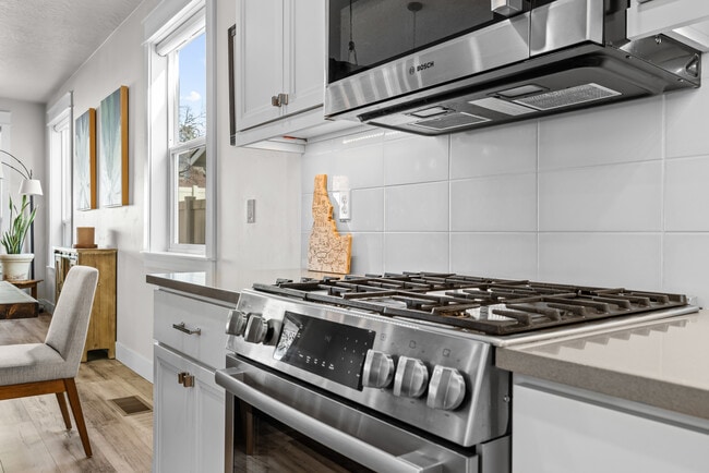 Building Photo - 3340 W Lassen Dr